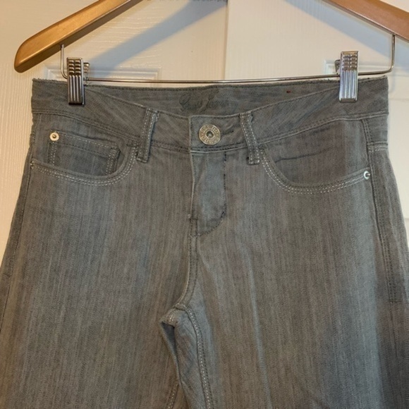 GUESS Light Gray Straight Leg Jeans Size 27 - Picture 3 of 7